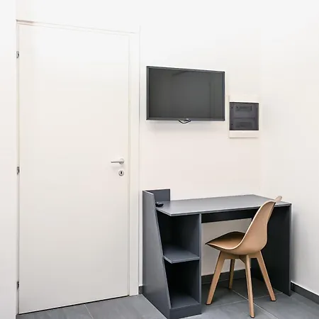 1811 Palace * Nápoles