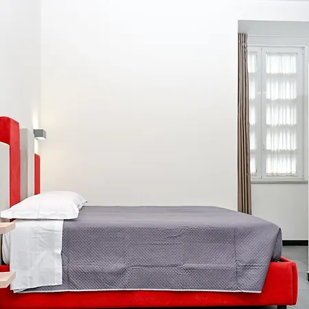 1811 Palace Hotel *