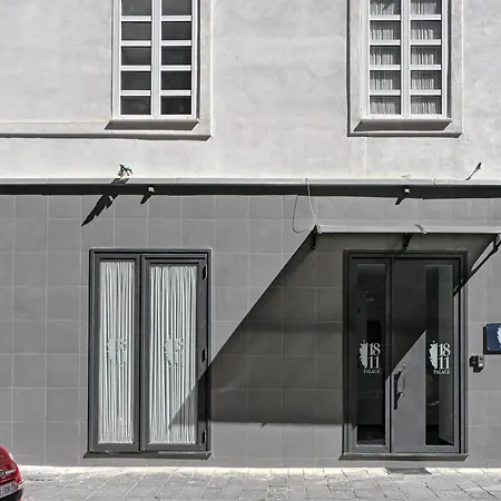 1811 Palace Nápoles
