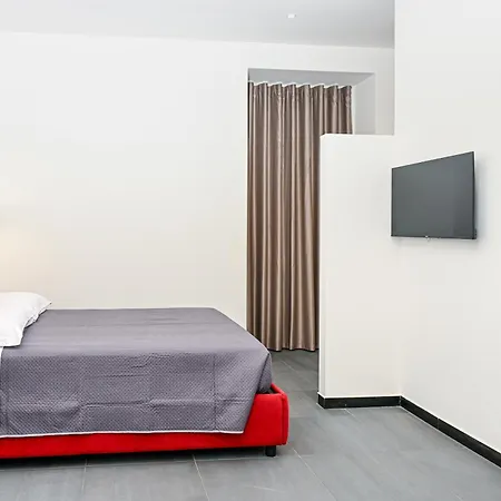 1811 Palace * Napoli