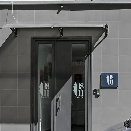 1811 Palace * Nápoly