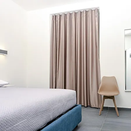 1811 Palace * Nápoles