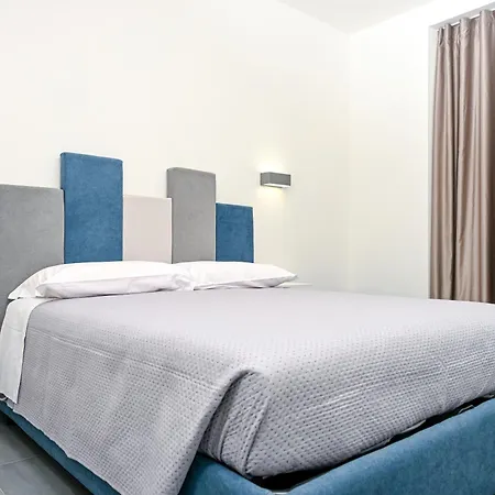 1811 Palace Nápoles