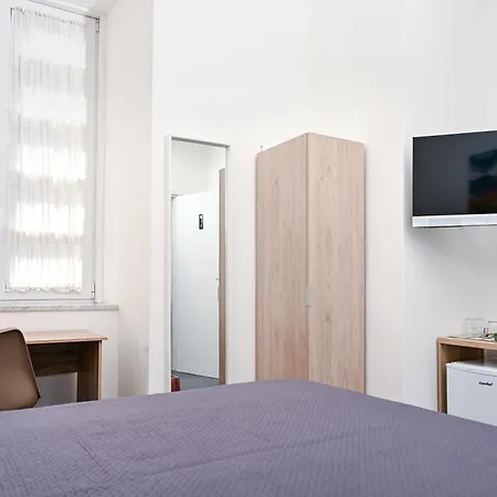 1811 Palace * Nápoly